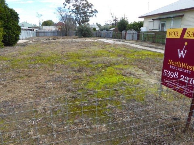 28 Molyneaux Street, Warracknabeal VIC 3393