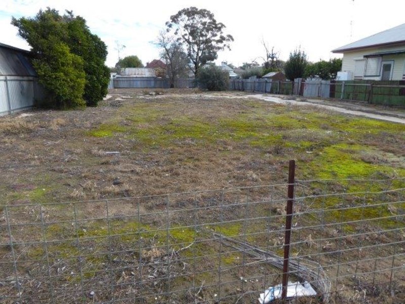 28 Molyneaux Street, Warracknabeal VIC 3393
