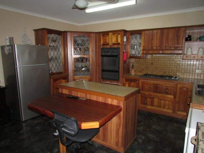 76 Lyle Street, Warracknabeal VIC 3393