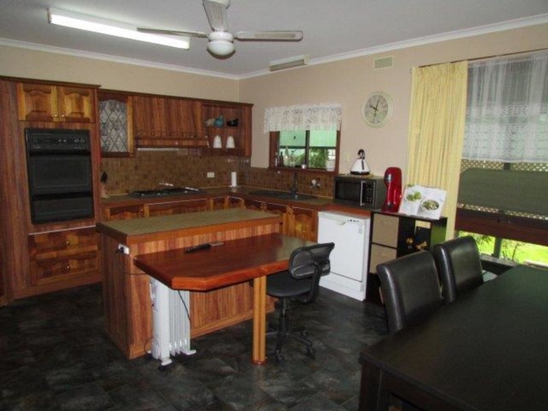 76 Lyle Street, Warracknabeal VIC 3393