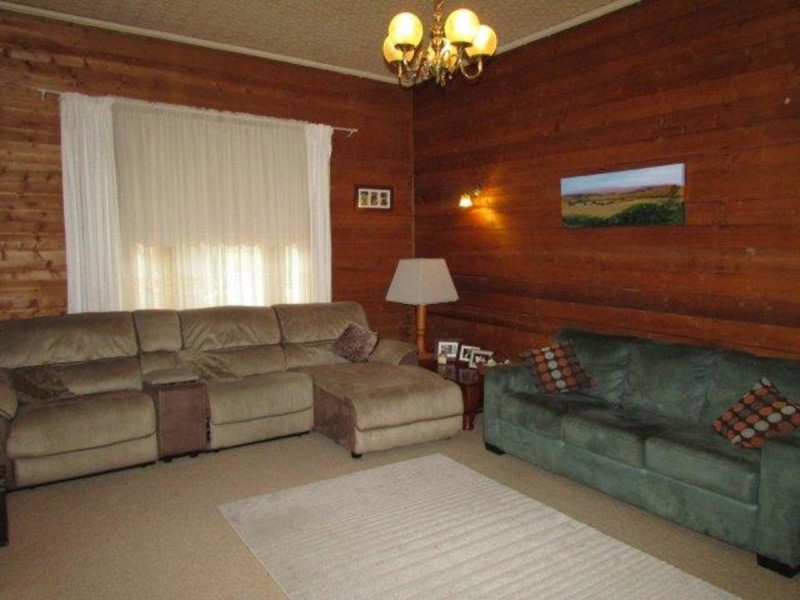 76 Lyle Street, Warracknabeal VIC 3393