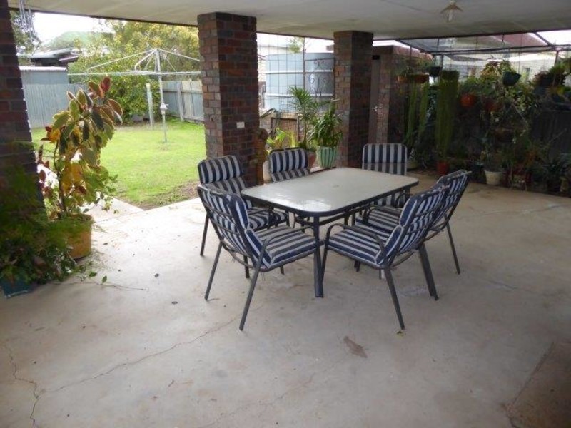 17 Woolcock Street, Warracknabeal VIC 3393