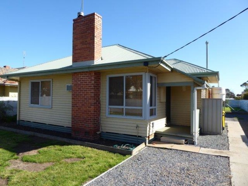 82 Jamouneau Street, Warracknabeal VIC 3393