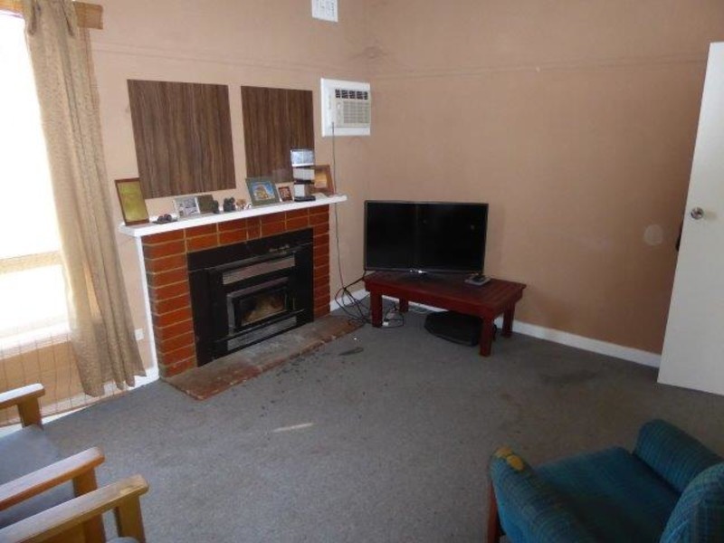 82 Jamouneau Street, Warracknabeal VIC 3393