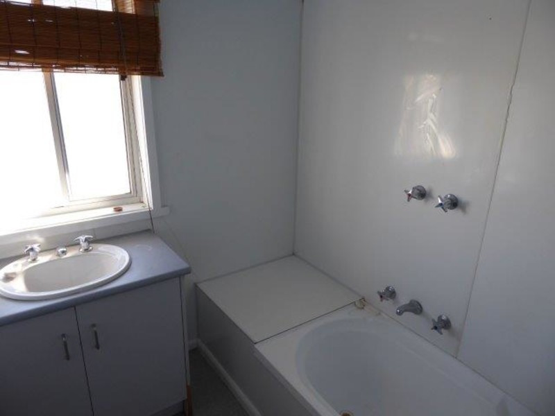 82 Jamouneau Street, Warracknabeal VIC 3393