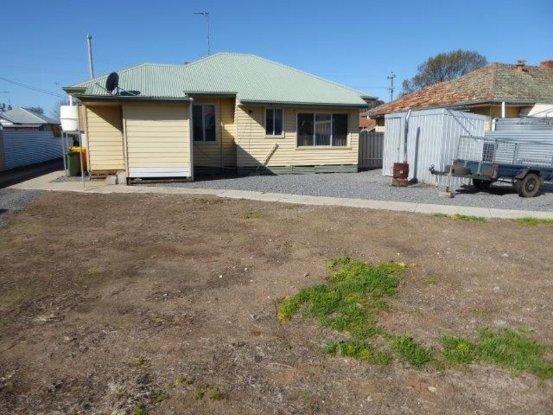 82 Jamouneau Street, Warracknabeal VIC 3393
