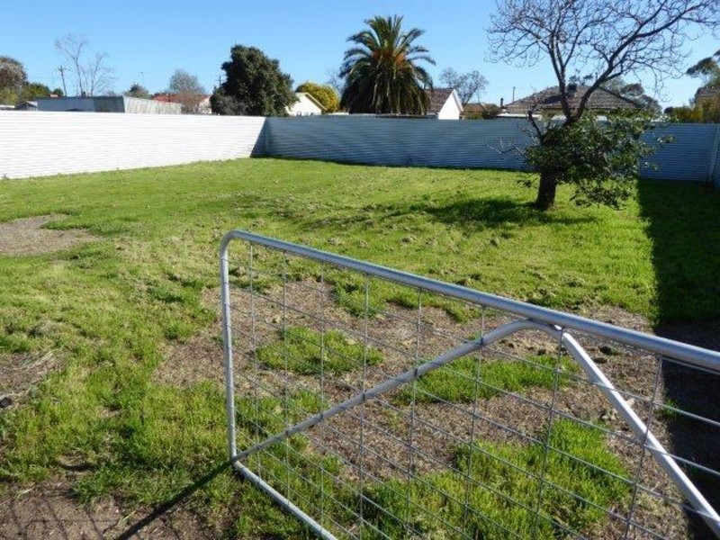 82 Jamouneau Street, Warracknabeal VIC 3393