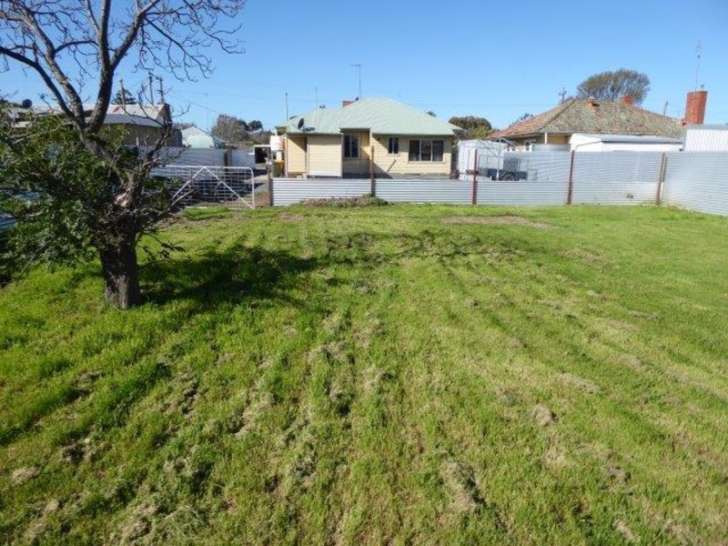 82 Jamouneau Street, Warracknabeal VIC 3393