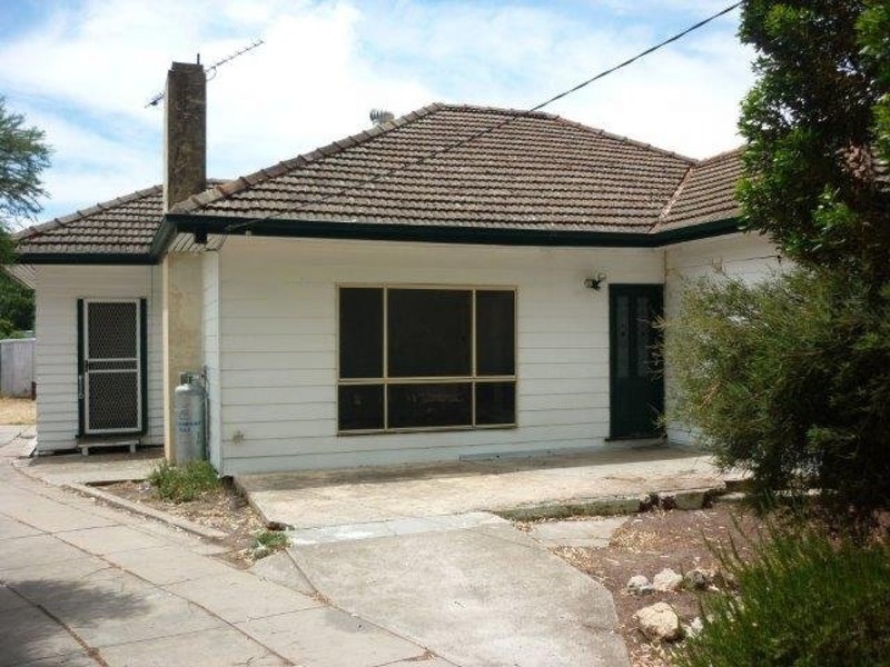 60 Craig Avenue, Warracknabeal VIC 3393