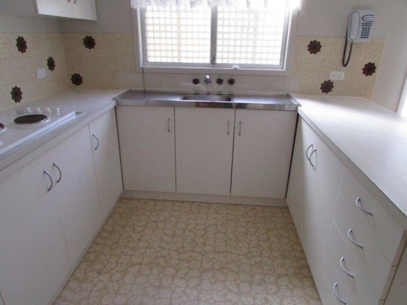 77 Molyneaux Street, Warracknabeal VIC 3393