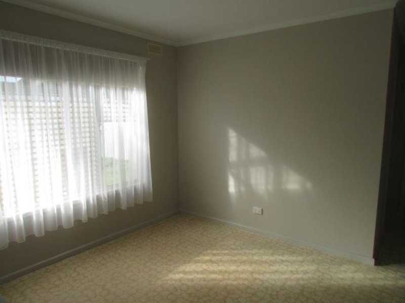 77 Molyneaux Street, Warracknabeal VIC 3393