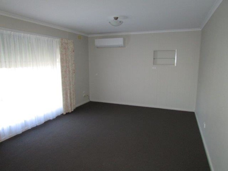 77 Molyneaux Street, Warracknabeal VIC 3393