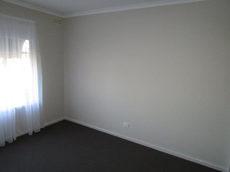 77 Molyneaux Street, Warracknabeal VIC 3393