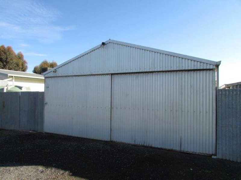 77 Molyneaux Street, Warracknabeal VIC 3393