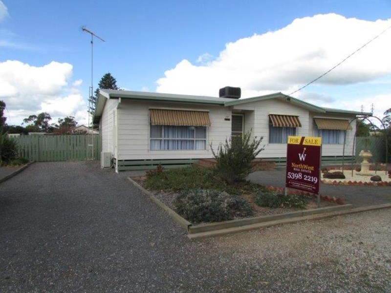 77 Molyneaux Street, Warracknabeal VIC 3393
