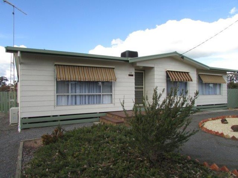 77 Molyneaux Street, Warracknabeal VIC 3393