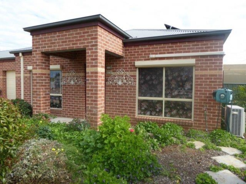 1/174 Woods Street, Donald VIC 3480