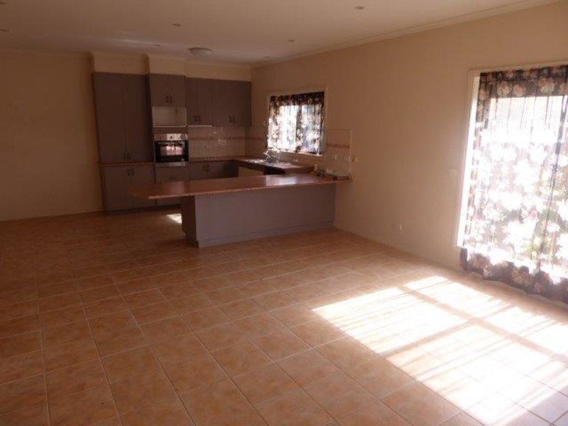 1/174 Woods Street, Donald VIC 3480