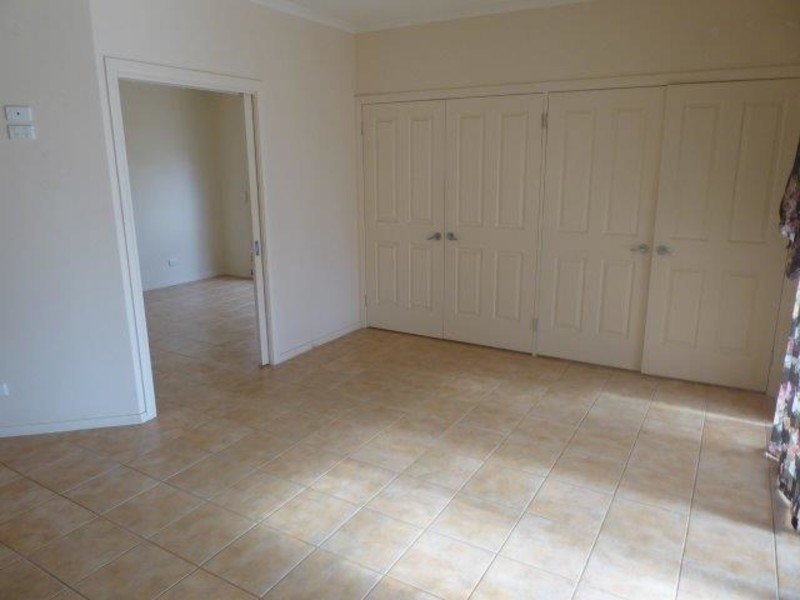 1/174 Woods Street, Donald VIC 3480