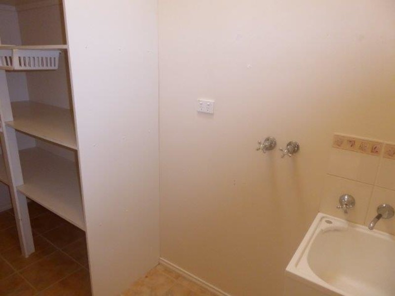 1/174 Woods Street, Donald VIC 3480