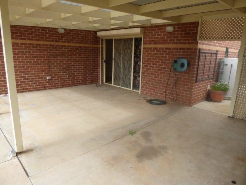 1/174 Woods Street, Donald VIC 3480