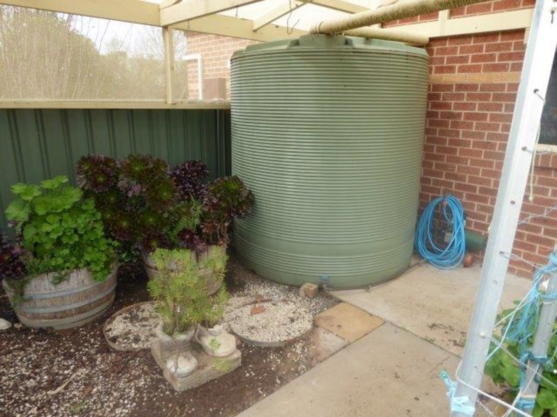 1/174 Woods Street, Donald VIC 3480