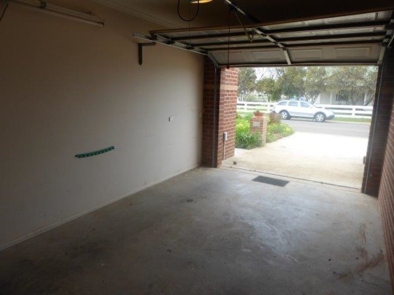 1/174 Woods Street, Donald VIC 3480