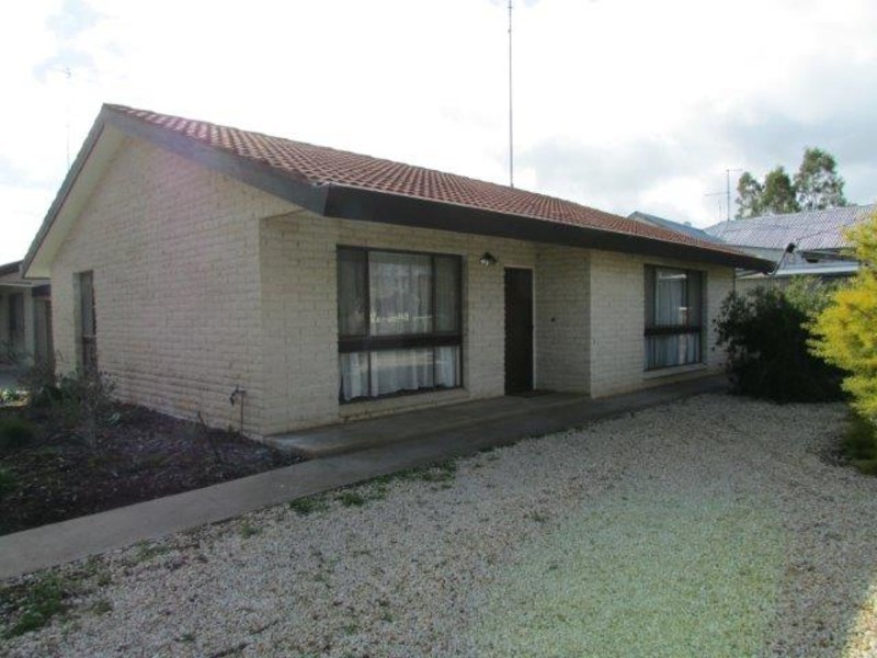 1/4 Livingston, Warracknabeal VIC 3393