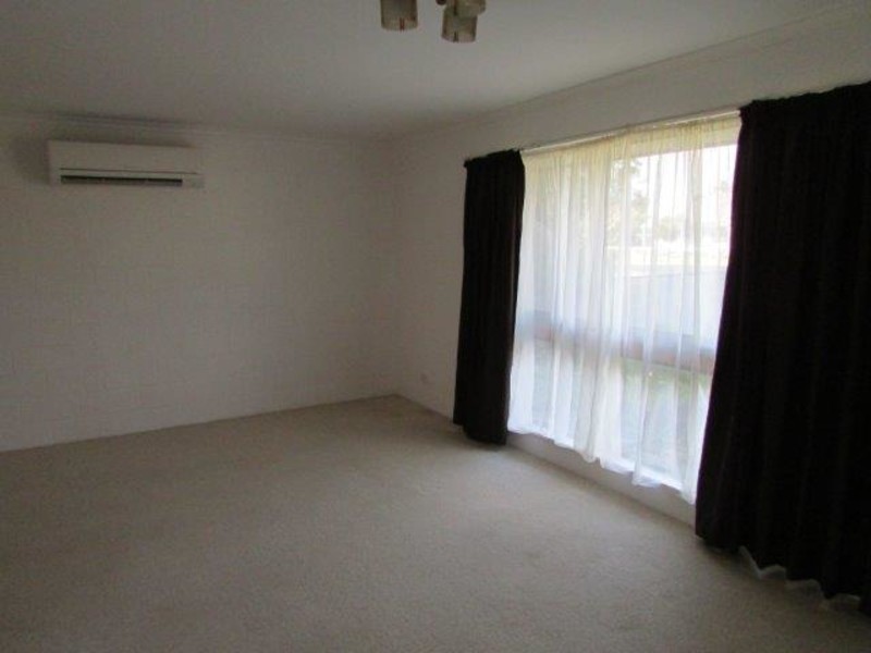 1/4 Livingston, Warracknabeal VIC 3393