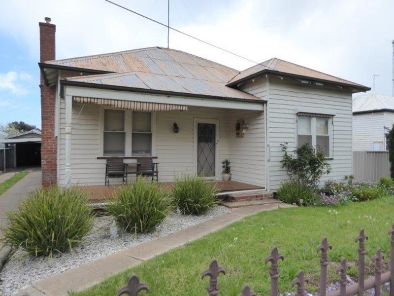 18 Beggs Street, Warracknabeal VIC 3393