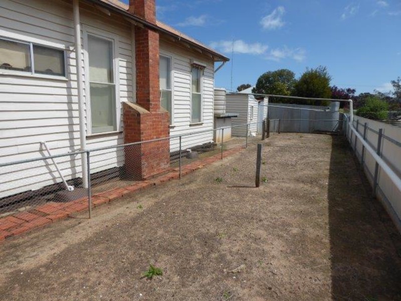 18 Beggs Street, Warracknabeal VIC 3393