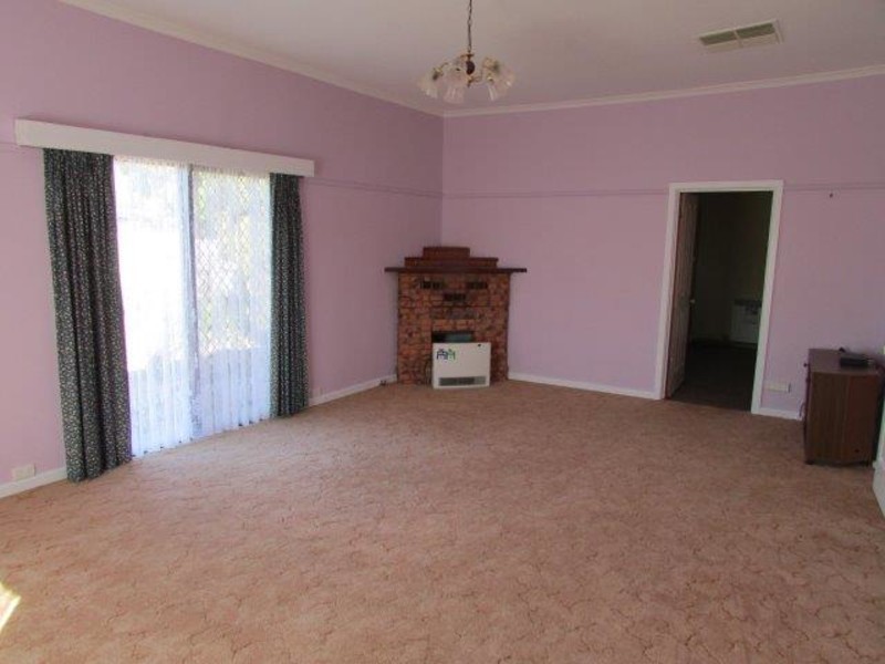 38 Deakin Street, Beulah VIC 3395