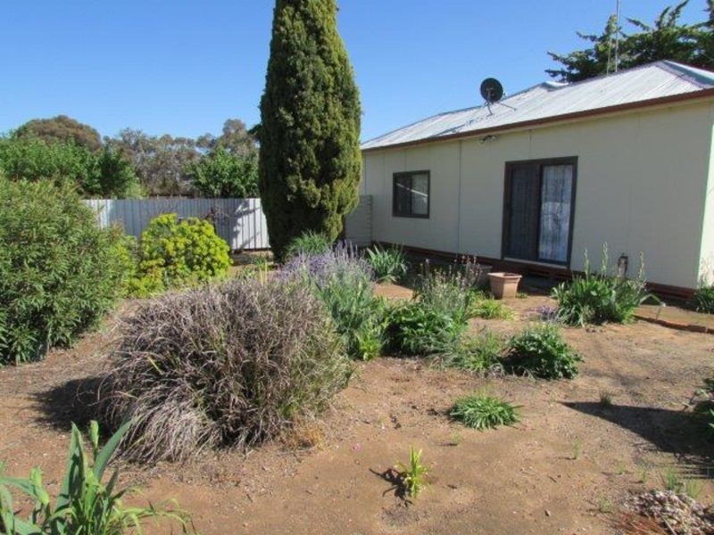 38 Deakin Street, Beulah VIC 3395