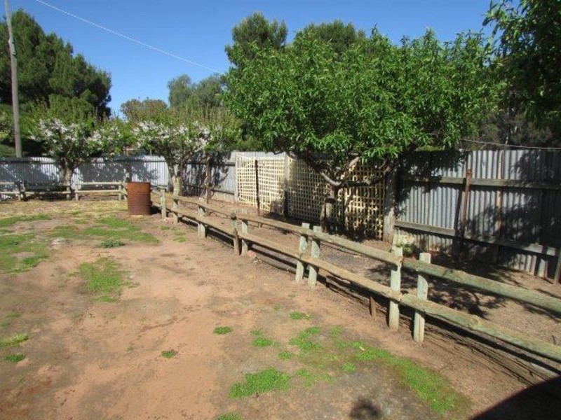 38 Deakin Street, Beulah VIC 3395