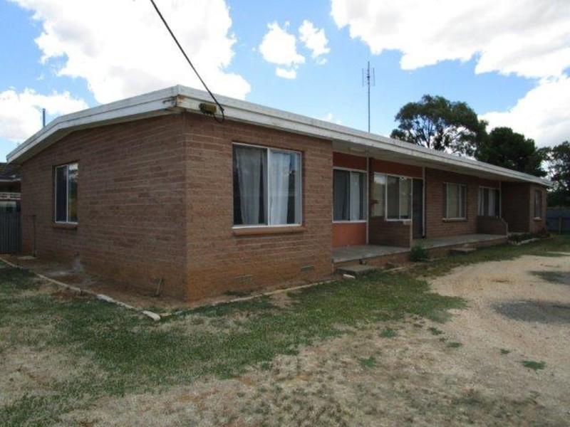 1/9 Camp Street, Donald VIC 3480