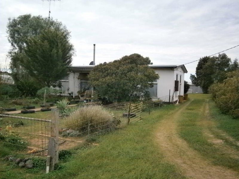30 Church Street, Woomelang VIC 3485