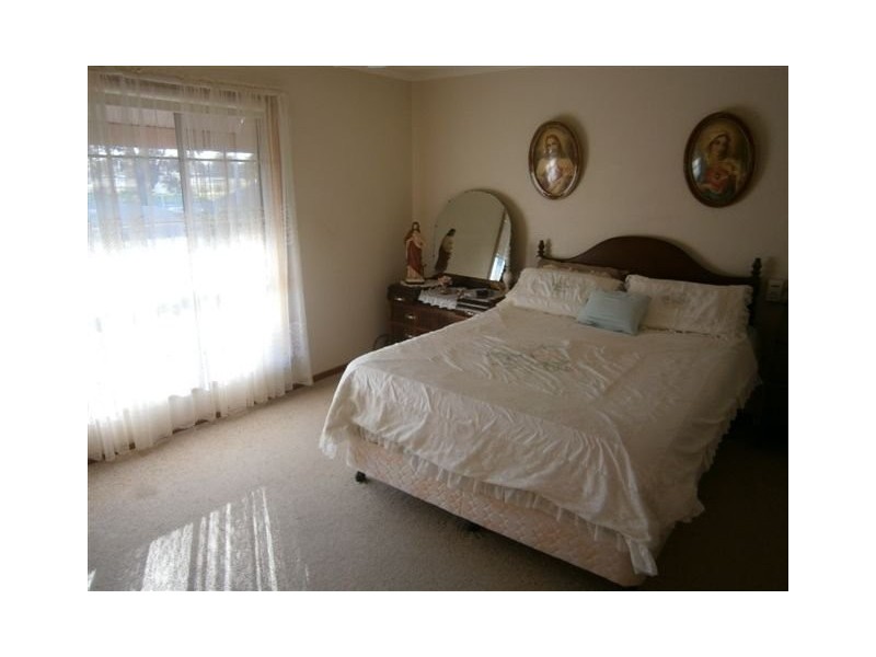 24 Elizabeth Street, Donald VIC 3480