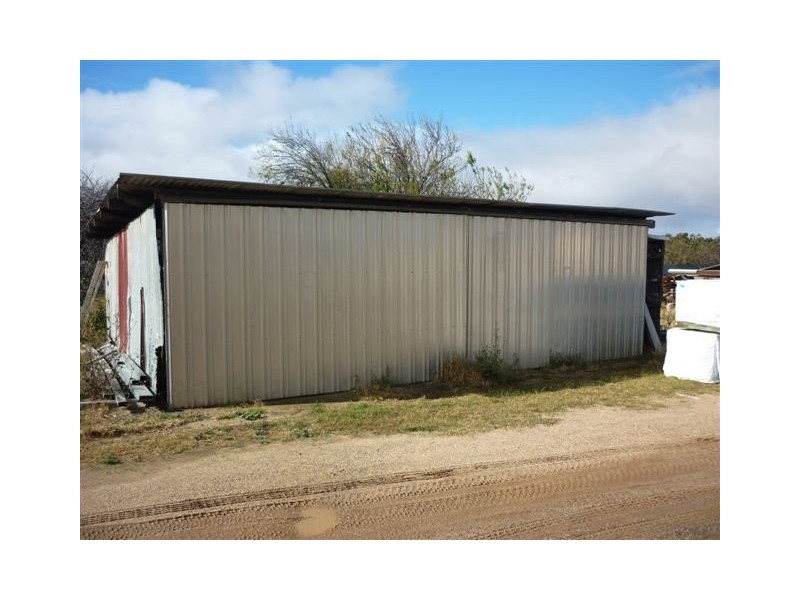 27 Dimboola Road, Warracknabeal VIC 3393