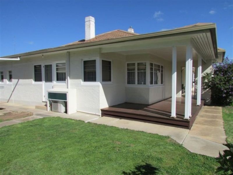 2 Woolcock Street, Warracknabeal VIC 3393