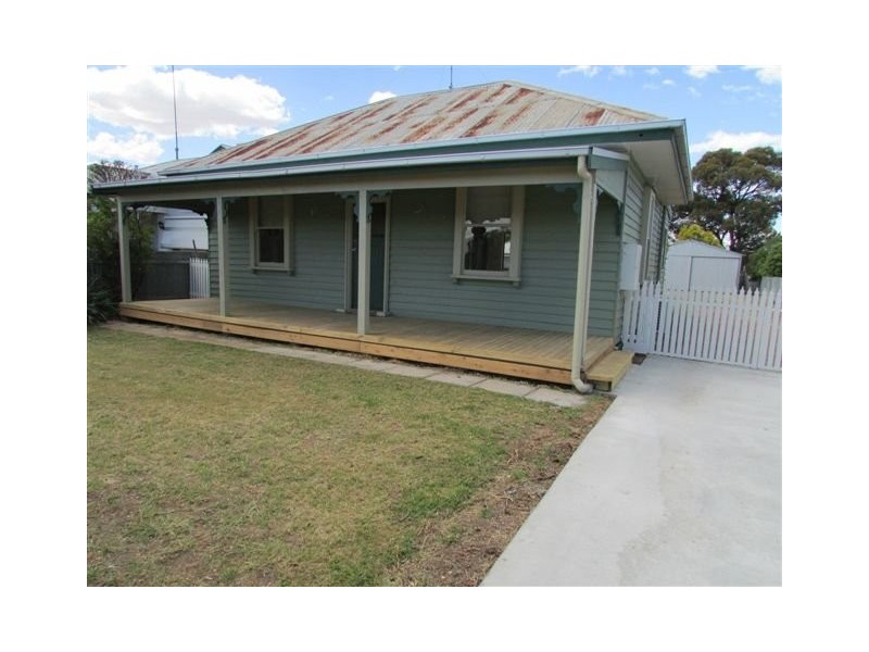 61 Jamouneau Street, Warracknabeal VIC 3393