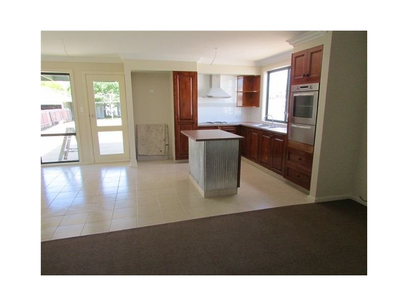 61 Jamouneau Street, Warracknabeal VIC 3393