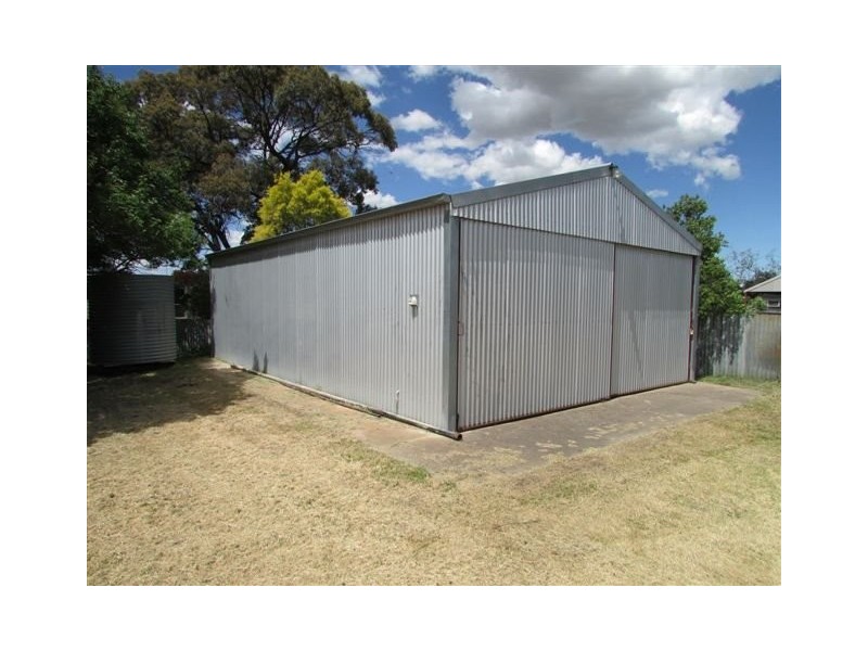 61 Jamouneau Street, Warracknabeal VIC 3393