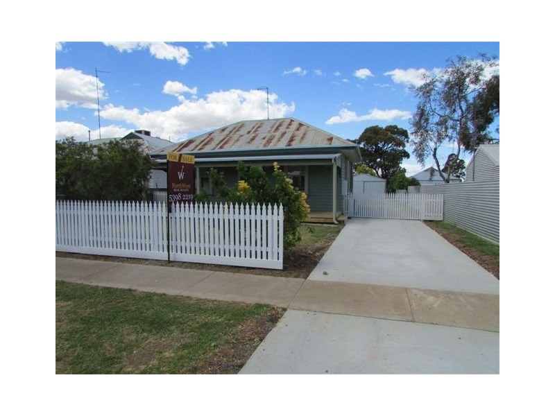 61 Jamouneau Street, Warracknabeal VIC 3393