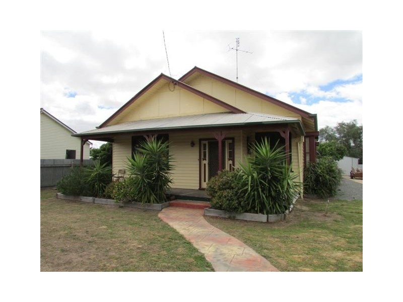 19 Devereux Street, Warracknabeal VIC 3393