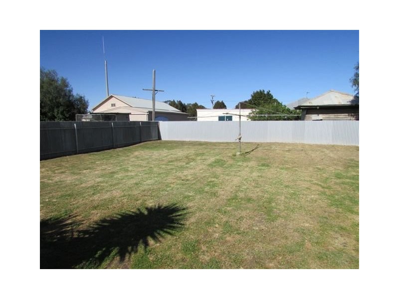 19 Devereux Street, Warracknabeal VIC 3393