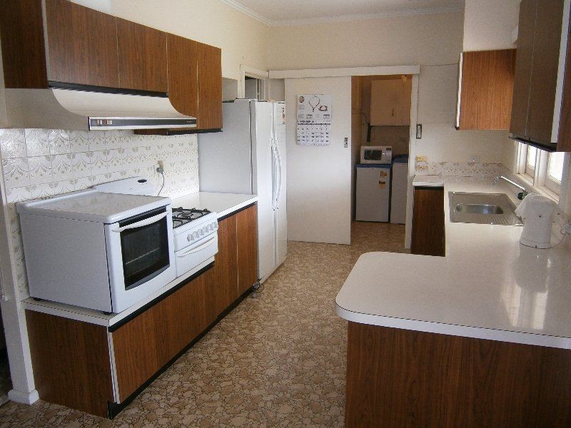 3 Tobruk Avenue, Warracknabeal VIC 3393