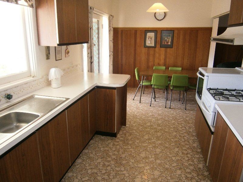 3 Tobruk Avenue, Warracknabeal VIC 3393