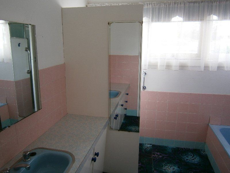 3 Tobruk Avenue, Warracknabeal VIC 3393