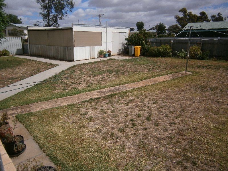 3 Tobruk Avenue, Warracknabeal VIC 3393