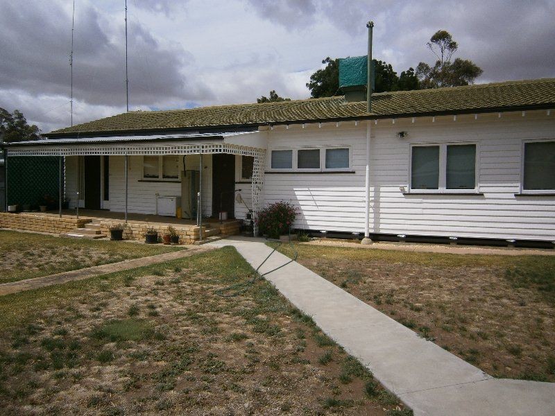 3 Tobruk Avenue, Warracknabeal VIC 3393